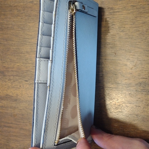 Kate Spade wallet ♠️ - Picture 3 of 10